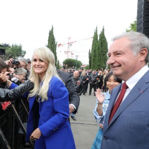 Laeticia Hallyday et Jean-Luc Moudenc (Maire de Toulouse) - Laeticia Hallyday et ses filles Jade et Joy inaugurent une esplanade portant le nom de Johnny Hallyday située en face du Zénith de Toulouse, le 15 juin 2019, date hautement symbolique puisque le rockeur aurait eu 76 ans.  © Dominique Jacovides/Bestimage