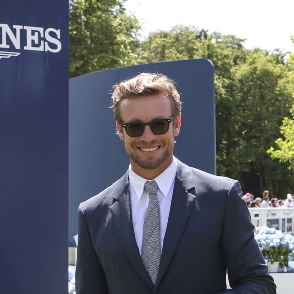 Simon Baker au Prix de Diane Longines à l'hippodrome de Chantilly, le 16 juin 2019. © Michael Baucher/Panoramic/Bestimage