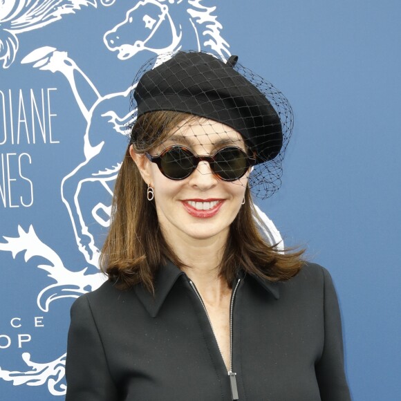 Anne Parillaud au Prix de Diane Longines à l'hippodrome de Chantilly, le 16 juin 2019. © Marc Ausset-Lacroix/Bestimage