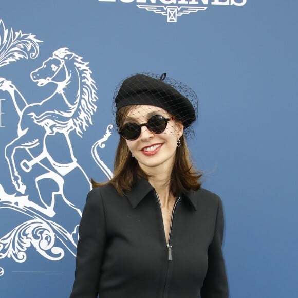 Anne Parillaud au Prix de Diane Longines à l'hippodrome de Chantilly, le 16 juin 2019. © Marc Ausset-Lacroix/Bestimage