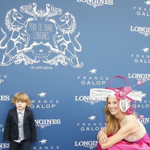 Sophie Thalmann (robe Christophe Guillarmé) et son fils Robin Soumillon au Prix de Diane Longines à l'hippodrome de Chantilly, le 16 juin 2019. © Marc Ausset-Lacroix/Bestimage