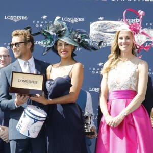 Simon Baker, Abigail Lopez Cruz, Sophie Thalmann (robe Christophe Guillarmé) au Prix de Diane Longines 2019 à l'hippodrome de Chantilly, Le 16 Juin 2019. © Marc Ausset-Lacroix/Bestimage