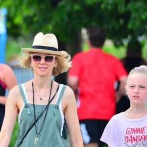Exclusif - Naomi Watts et son ex-compagnon Liev Schreiber se retrouvent pour une journée en famille avec leurs enfants Samuel "Sammy" Kai et Alexander "Sasha" Pete à New York, le 2 juin 2019. Ici Kai et sa maman.