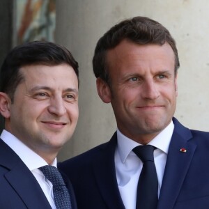 Le président Emmanuel Macron accueille le président de l'Ukraine Volodymyr Zelensky au palais de l'Elysée à Paris le 17 juin 2019. © Stéphane Lemouton / Bestimage