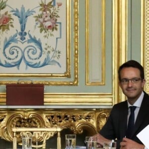 Jean-Yves Le Drian, ministre des affaires étrangères - Le président de la République Emmanuel Macron lors d'un entretien avec Volodymyr Zelensky, président de l'Ukraine, au palais de l'Elysée à Paris le 17 juin 2019. © Stéphane Lemouton / Bestimage