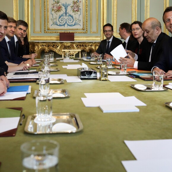 Jean-Yves Le Drian, ministre des affaires étrangères - Le président de la République Emmanuel Macron lors d'un entretien avec Volodymyr Zelensky, président de l'Ukraine, au palais de l'Elysée à Paris le 17 juin 2019. © Stéphane Lemouton / Bestimage
