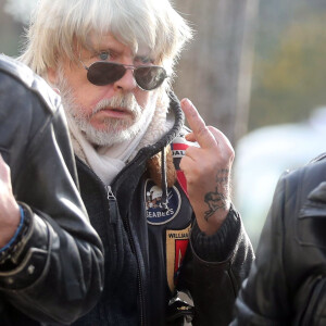 Le chanteur Renaud - Obsèques de Thierry Séchan frère du chanteur Renaud) au cimetière du Montparnasse à Paris le 16 janvier 2019. Après une cérémonie au temple protestant Port Royal, la famille de T. Séchan s'est retrouvée dans un immeuble avant de se rendre au cimetière du Montparnasse.