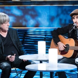 Exclusif - Le chanteur Renaud (Renaud Séchan) et Gauvain Sers - Tournage de l'émission "Merci Renaud" dans les studios de la Plaine Saint-Denis le 15 novembre 2016, qui sera diffusée le samedi 17 décembre 2016 en prime time sur France 2. © Cyril Moreau / Bestimage