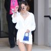Bella Thorne quitte les studios de Buzzfeed à New York. L'actrice porte un ensemble Jacquemus : robe, sac et chaussures, le 14 juin 2019.