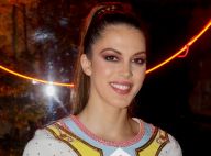 Iris Mittenaere sublime en minirobe bariolée face à Mika et Darren Criss