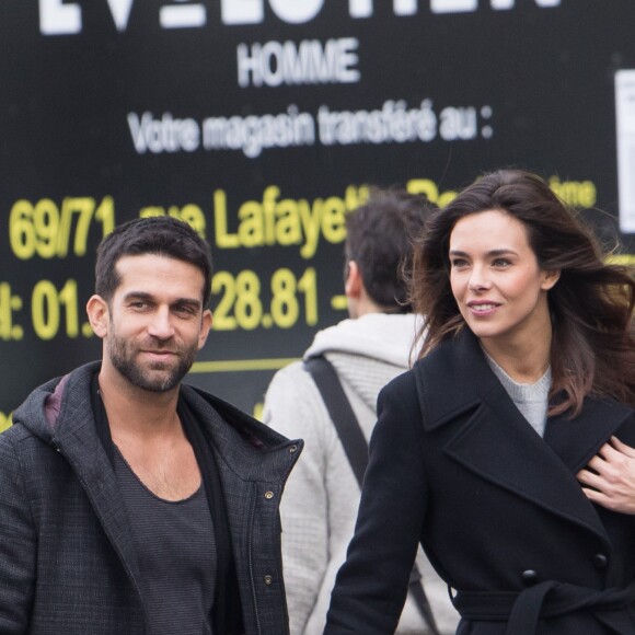 Marine Lorphelin, Miss France 2013, et son compagnon Christophe Malmezac se promènent dans les rues de Paris. Le 21 décembre 2018