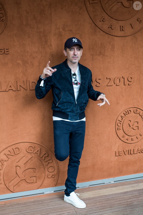 Gad Elmaleh au village pour la finale hommes lors des internationaux de France de tennis de Roland Garros 2019 à Paris le 9 juin 2019. © Jacovides - Moreau / Bestimage