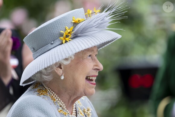 La reine Elisabeth II d'Angleterre lors de la réunion hippique d'Ascot, le 20 juin 2019.