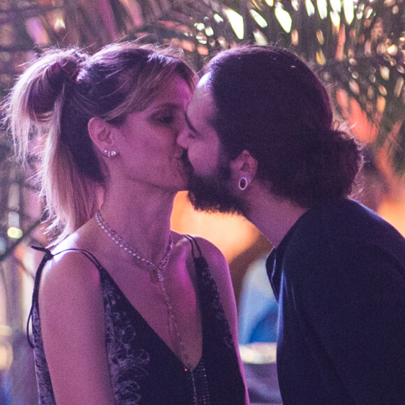Heidi Klum, ses enfants Johan et Lou, son fiancé Tom Kaulitz et sa mère Erna passent la soirée à la fête foraine des Tuileries avec leur chien à Paris, le 23 juin 2019.