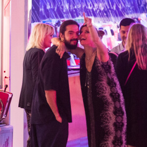 Heidi Klum, ses enfants Johan et Lou, son fiancé Tom Kaulitz et sa mère Erna passent la soirée à la fête foraine des Tuileries avec leur chien à Paris, le 23 juin 2019.