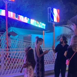 Heidi Klum, ses enfants Johan et Lou, son fiancé Tom Kaulitz et sa mère Erna passent la soirée à la fête foraine des Tuileries avec leur chien à Paris, le 23 juin 2019.
