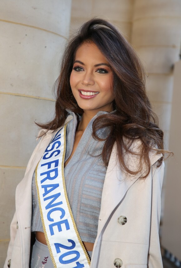 Vaimalama Chaves (Miss France 2019) à la sortie du défilé Tony Ward lors de la Fashion Week Haute Couture collection printemps/été 2019 de Paris, France, le 21 janvier 2019. © Denis Guignebourg/Bestimage