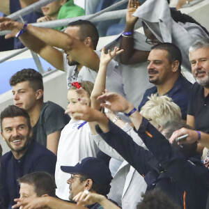 David Beckham avec sa fille Harper et sa mère Sandra Georgina West dans les tribunes lors du quart de finale de la Coupe du Monde Féminine de football opposant l'Angleterre à la Norvège au stade Océane au Havre, France, le 27 juin 2019. L'Angleterre a gagné 3-0. © Gwendoline Le Goff/Panoramic/Bestimage