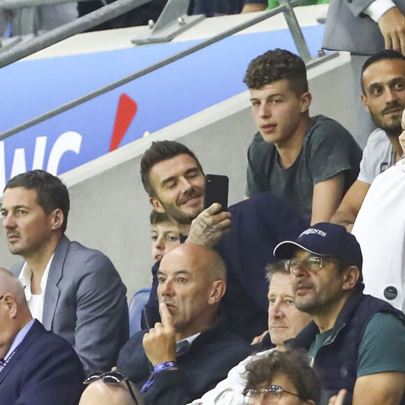 David Beckham avec sa fille Harper et sa mère Sandra Georgina West dans les tribunes lors du quart de finale de la Coupe du Monde Féminine de football opposant l'Angleterre à la Norvège au stade Océane au Havre, France, le 27 juin 2019. L'Angleterre a gagné 3-0. © Gwendoline Le Goff/Panoramic/Bestimage