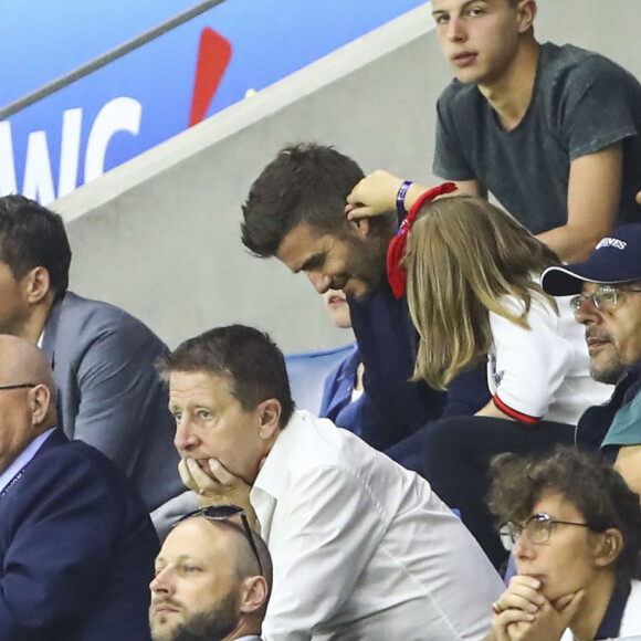 David Beckham avec sa fille Harper et sa mère Sandra Georgina West dans les tribunes lors du quart de finale de la Coupe du Monde Féminine de football opposant l'Angleterre à la Norvège au stade Océane au Havre, France, le 27 juin 2019. L'Angleterre a gagné 3-0. © Gwendoline Le Goff/Panoramic/Bestimage