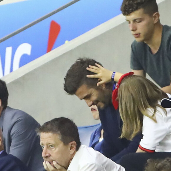 David Beckham avec sa fille Harper et sa mère Sandra Georgina West dans les tribunes lors du quart de finale de la Coupe du Monde Féminine de football opposant l'Angleterre à la Norvège au stade Océane au Havre, France, le 27 juin 2019. L'Angleterre a gagné 3-0. © Gwendoline Le Goff/Panoramic/Bestimage