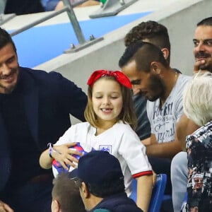 David Beckham avec sa fille Harper dans les tribunes lors du quart de finale de la Coupe du Monde Féminine de football opposant l'Angleterre à la Norvège au stade Océane au Havre, France, le 27 juin 2019. L'Angleterre a gagné 3-0. © Gwendoline Le Goff/Panoramic/Bestimage