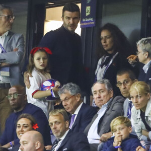 David Beckham avec sa fille Harper et Gérard Houllier (conseiller extérieur de l'Olympique lyonnais) dans les tribunes lors du quart de finale de la Coupe du Monde Féminine de football opposant l'Angleterre à la Norvège au stade Océane au Havre, France, le 27 juin 2019. L'Angleterre a gagné 3-0. © Gwendoline Le Goff/Panoramic/Bestimage