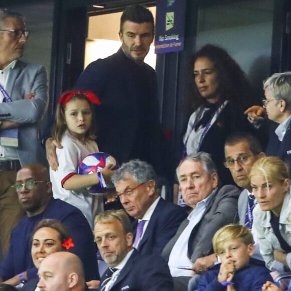 David Beckham avec sa fille Harper et Gérard Houllier (conseiller extérieur de l'Olympique lyonnais) dans les tribunes lors du quart de finale de la Coupe du Monde Féminine de football opposant l'Angleterre à la Norvège au stade Océane au Havre, France, le 27 juin 2019. L'Angleterre a gagné 3-0. © Gwendoline Le Goff/Panoramic/Bestimage