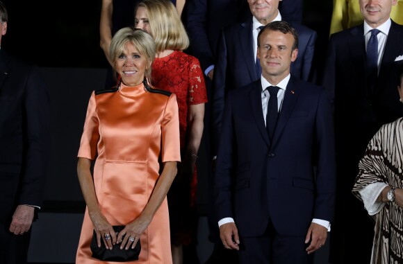 Le président Emmanuel Macron, sa femme Brigitte lors de la photo de famille des chefs de délégation et de leurs conjoints lors du sommet du G20 à Osaka le 28 juin 2019 © Dominique Jacovides / Bestimage