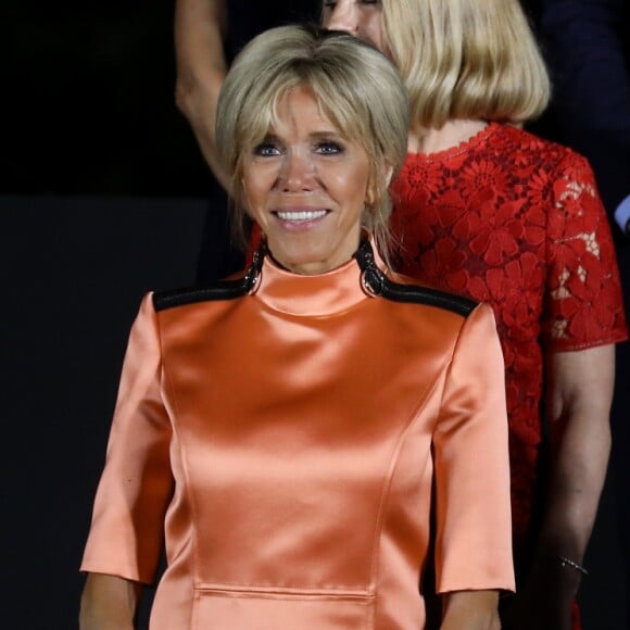 Le président Emmanuel Macron, sa femme Brigitte lors de la photo de famille des chefs de délégation et de leurs conjoints lors du sommet du G20 à Osaka le 28 juin 2019 © Dominique Jacovides / Bestimage