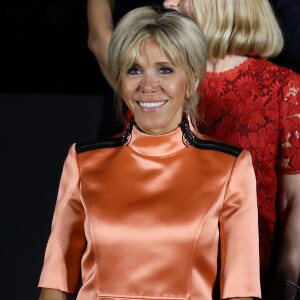 Brigitte Macron lors de la photo de famille des chefs de délégation et de leurs conjoints lors du sommet du G20 à Osaka le 28 juin 2019 © Dominique Jacovides / Bestimage