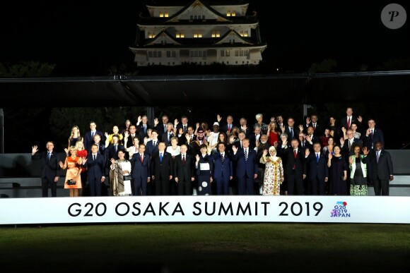 Photo de famille lors de la photo de famille des chefs de délégation et de leurs conjoints lors du sommet du G20 à Osaka le 28 juin 2019 © Dominique Jacovides / Bestimage