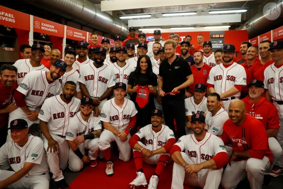Le prince Harry, duc de Sussex, et Meghan Markle, duchesse de Sussex vont saluer les équipes de baseball "Boston Red Sox" et "New York Yankees" dans leurs vestiaires dans le cadre des Invictus Games 2019 au London Stadium. Londres, le 29 juin 2019.