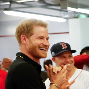 Le prince Harry, duc de Sussex, et Meghan Markle, duchesse de Sussex vont saluer les équipes de baseball "Boston Red Sox" et "New York Yankees" dans leurs vestiaires dans le cadre des Invictus Games 2019 au London Stadium. Londres, le 29 juin 2019.