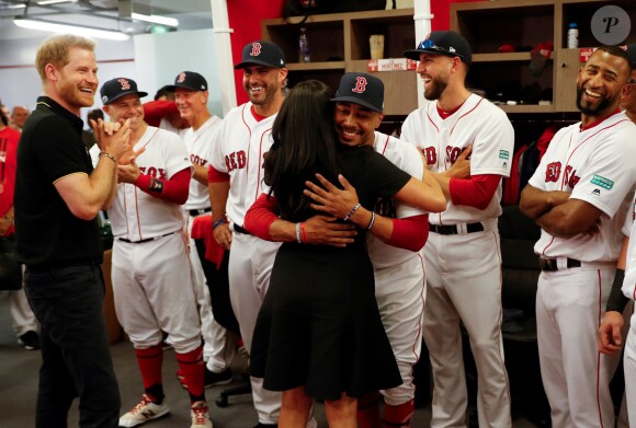 Le prince Harry, duc de Sussex, et Meghan Markle, duchesse de Sussex vont saluer les équipes de baseball "Boston Red Sox" et "New York Yankees" dans leurs vestiaires dans le cadre des Invictus Games 2019 au London Stadium. Londres, le 29 juin 2019.