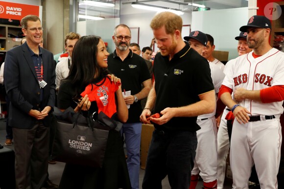 Le prince Harry, duc de Sussex, et Meghan Markle, duchesse de Sussex vont saluer les équipes de baseball "Boston Red Sox" et "New York Yankees" dans leurs vestiaires dans le cadre des Invictus Games 2019 au London Stadium. Londres, le 29 juin 2019.