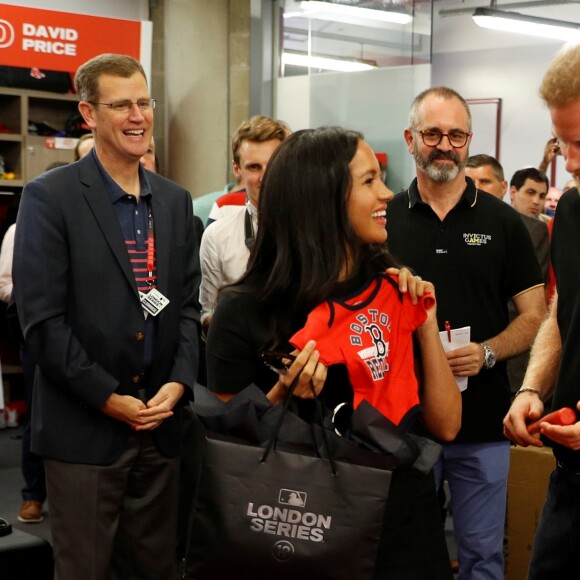 Le prince Harry, duc de Sussex, et Meghan Markle, duchesse de Sussex vont saluer les équipes de baseball "Boston Red Sox" et "New York Yankees" dans leurs vestiaires dans le cadre des Invictus Games 2019 au London Stadium. Londres, le 29 juin 2019.