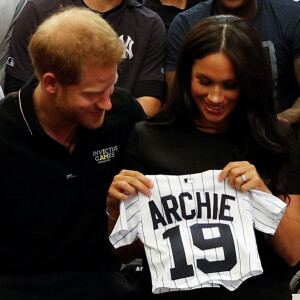 Le prince Harry, duc de Sussex, et Meghan Markle, duchesse de Sussex vont saluer les équipes de baseball "Boston Red Sox" et "New York Yankees" dans leurs vestiaires dans le cadre des Invictus Games 2019 au London Stadium. Londres, le 29 juin 2019.