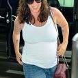 Exclusif - Alanis Morissette, enceinte de son 3ème enfant, arrive à l'aéroport LAX de Los Angeles, le 7 mai 2019.