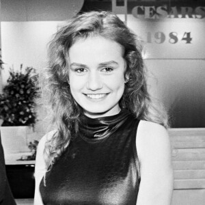 Sandrine Bonnaire et son César du Meilleur espoir féminin pour "A nos amours" en 1984.