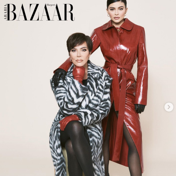 Kylie Jenner pose avec sa mère Kris pour le magazine Harper's Bazaar Arabia (juillet/août 2019).