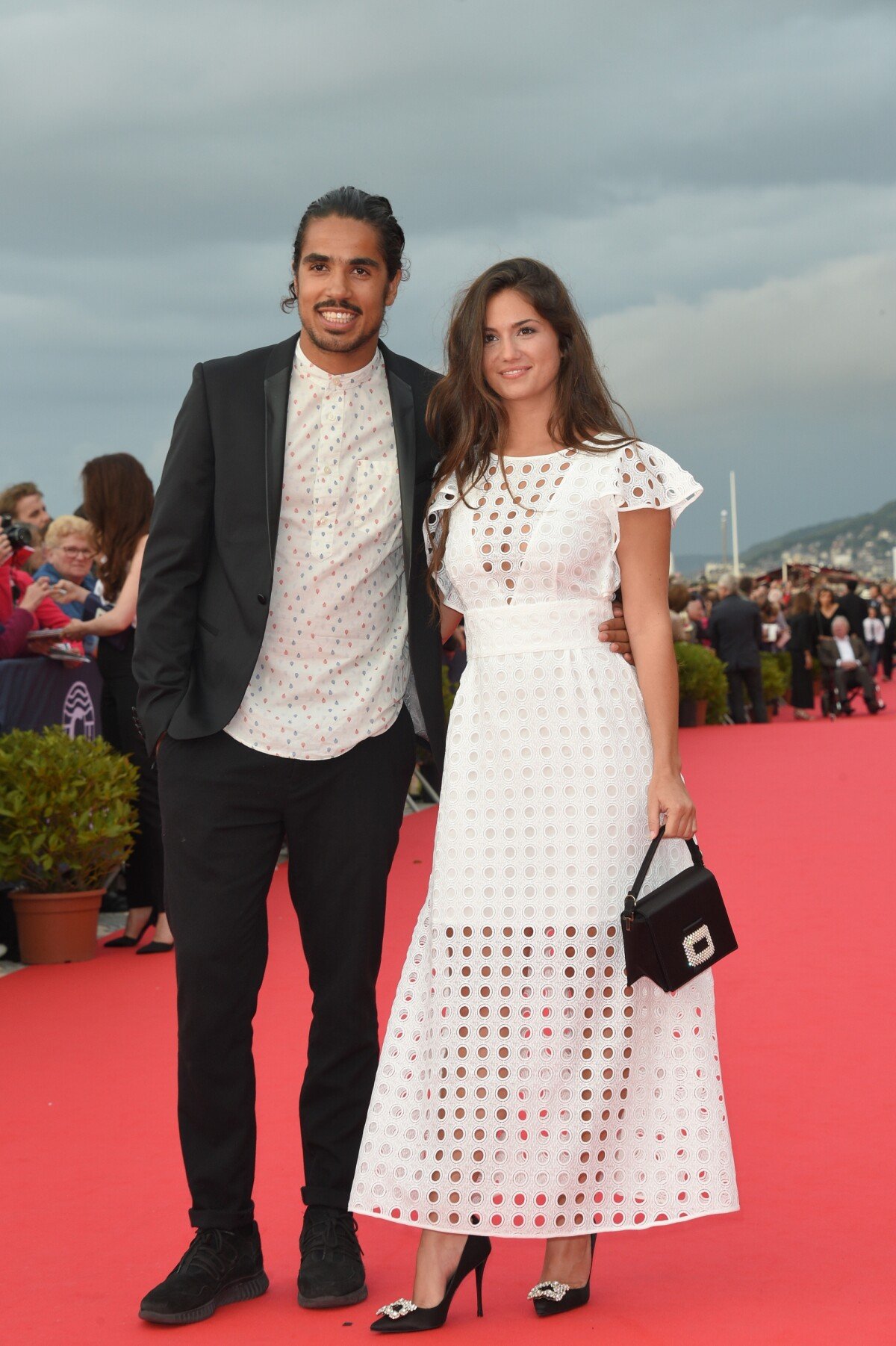 Photo : Ophélie Bau et son compagnon - Photocall sur le tapis rouge du  festival du film de Cabourg le 16 juin 2018. © Coadic Guirec / Bestimage -  Purepeople