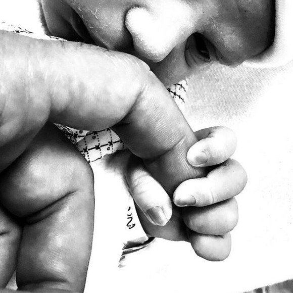 Michaël Youn annonce la naissance de son deuxième enfant, un petot garçon prénommé Stellar, le 4 juillet 2019.