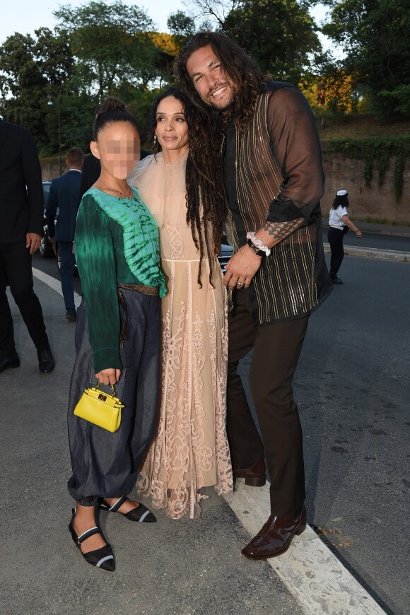 Jason Momoa avec sa femme Lisa Bonet et leur fille arrivent au défilé "Fendi - The Dawn of Romanity" à Rome, le 4 juillet 2019.  Celebrities arrivent at "Fendi - The Dawn of Romanity"'s fashion show in Rome.04/07/2019 - Rome