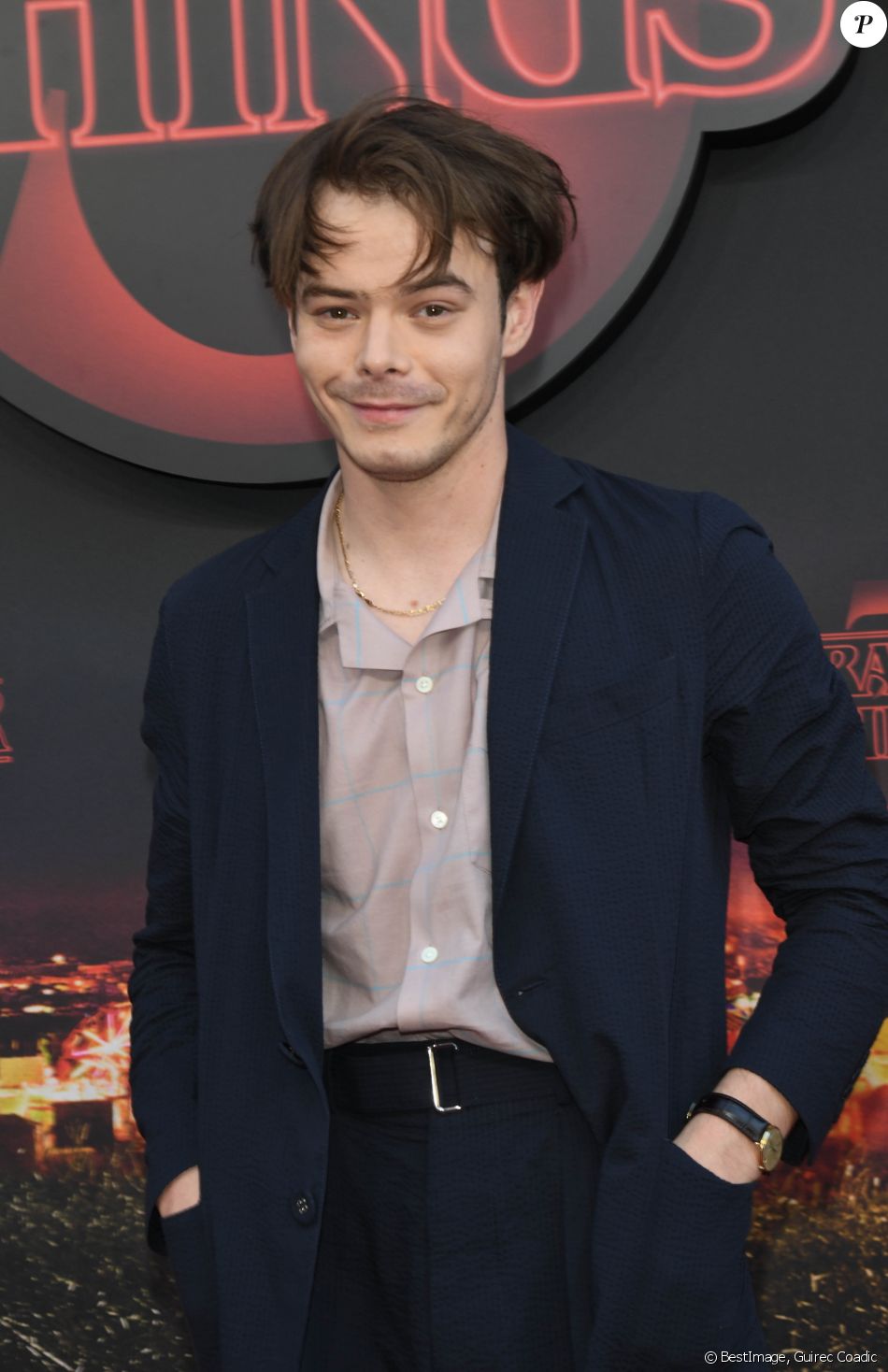 Charlie Heaton Films Et Programmes Tv Charlie Heaton à la première de la série Netflix Stranger Things