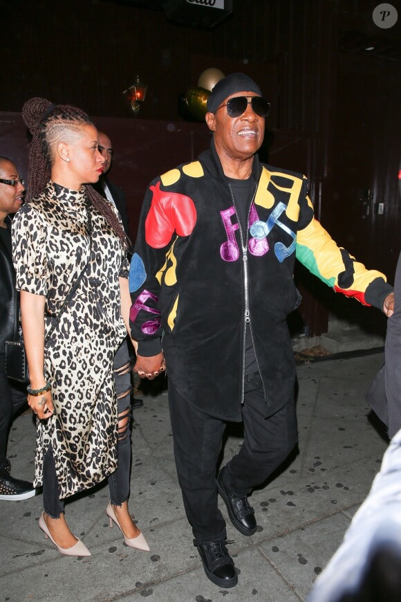 Stevie Wonder quitte le Peppermint nightclub avec sa femme Tomeeka Bracy après avoir fêté son anniversaire entre amis à West Hollywood, le 9 mai 2018