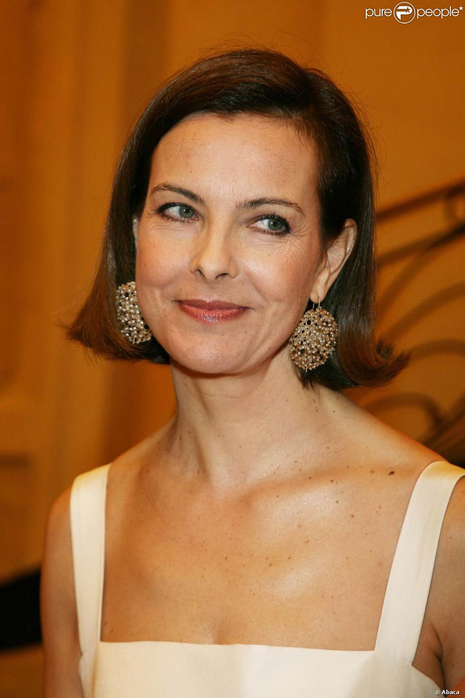 Quel Est L âge De Carole Bouquet Carole Bouquet a la confiance des français - Purepeople