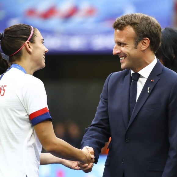 Emmanuel Macron et Alex Morgan (USA) - Finale de la coupe du monde féminine de football, USA vs Pays Bas à Lyon le 7 juillet 2019. Les Etats-Unis ont remporté la finale sur le score de 2 à 0. © Gwendoline Le Goff/Panoramic/Bestimage