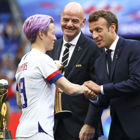 Emmanuel Macron, Gianni Infantino (President FIFA) et Megan Rapinoe (USA) - Finale de la coupe du monde féminine de football, USA vs Pays Bas à Lyon le 7 juillet 2019. Les Etats-Unis ont remporté la finale sur le score de 2 à 0. © Gwendoline Le Goff/Panoramic/Bestimage