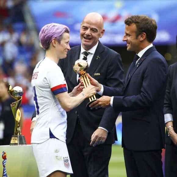 Emmanuel Macron, Gianni Infantino (President FIFA) et Megan Rapinoe (USA) - Finale de la coupe du monde féminine de football, USA vs Pays Bas à Lyon le 7 juillet 2019. Les Etats-Unis ont remporté la finale sur le score de 2 à 0. © Gwendoline Le Goff/Panoramic/Bestimage